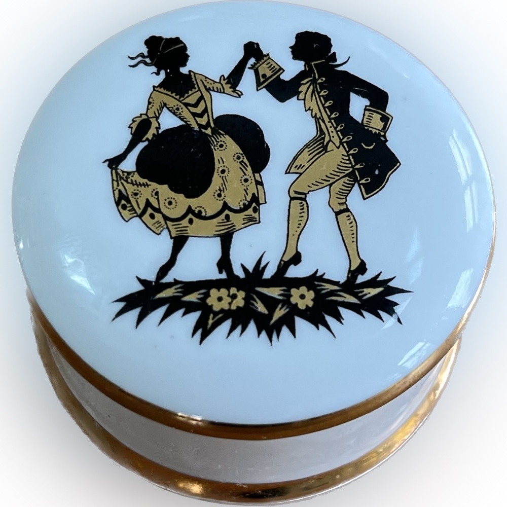 🎈2/$20 - Vtg “Fenton China Company” Bone China TRINKET DISH with lid.